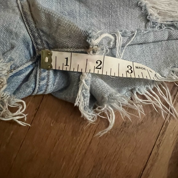 Levi’s 501 Button fly hot Jean shorts - Picture 3 of 4